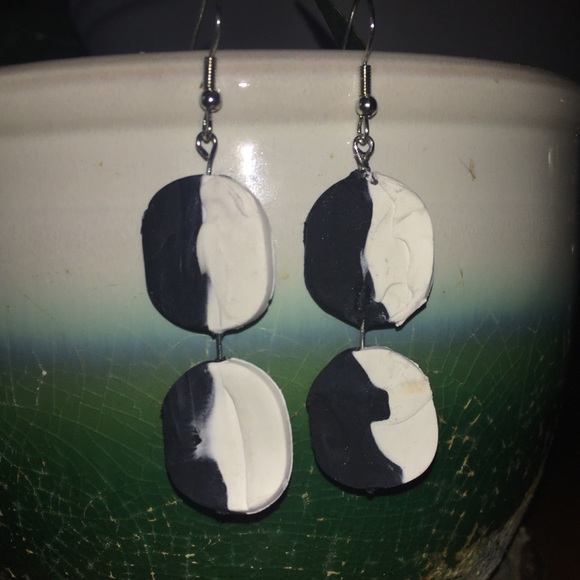 Black & White double drop Dangles - Picture 1 of 3
